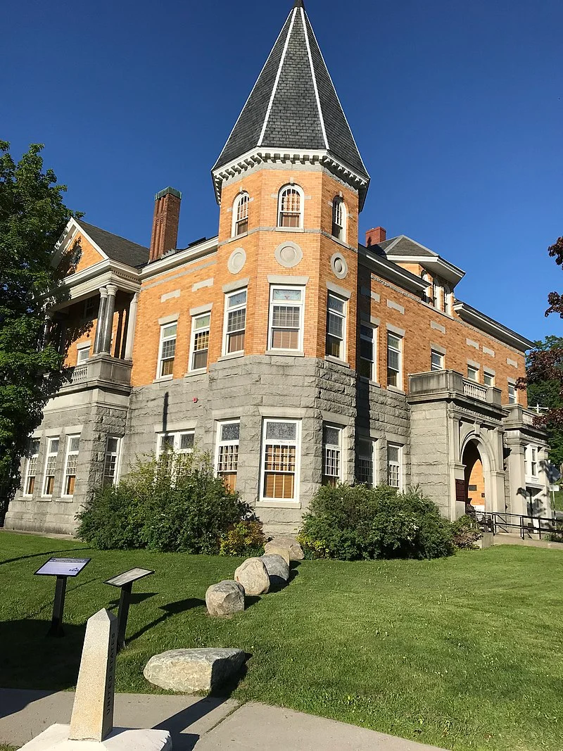 Bibliothèque Haskell - Unique library crossing the US-Canada border