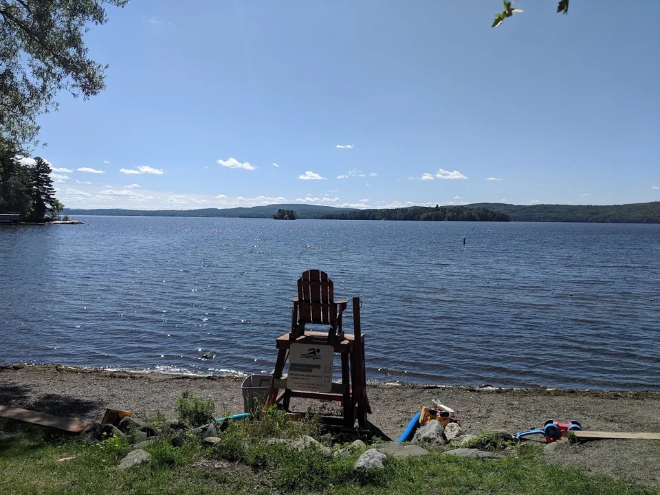 Parc Weir Memorial - Beautiful park in Stanstead